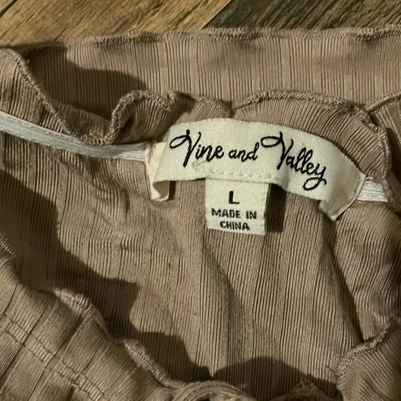 Off-Shoulder Ribbed Top - Picture 3 of 3